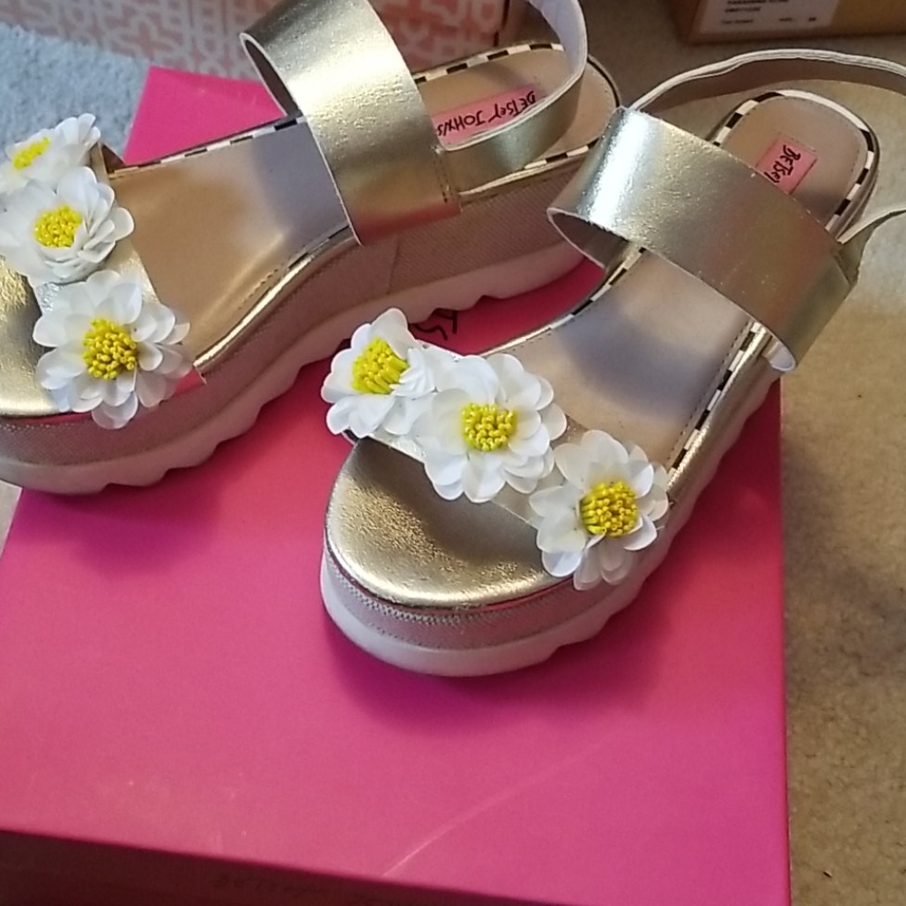 Shoes - Picture 2 of 3
